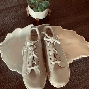 ⭕️Balloons Canvas Shoes,  Beige.  size 7 1/2